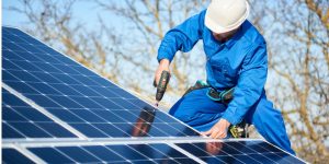 Installation Maintenance Panneaux Solaires Photovoltaïques à Lamanon